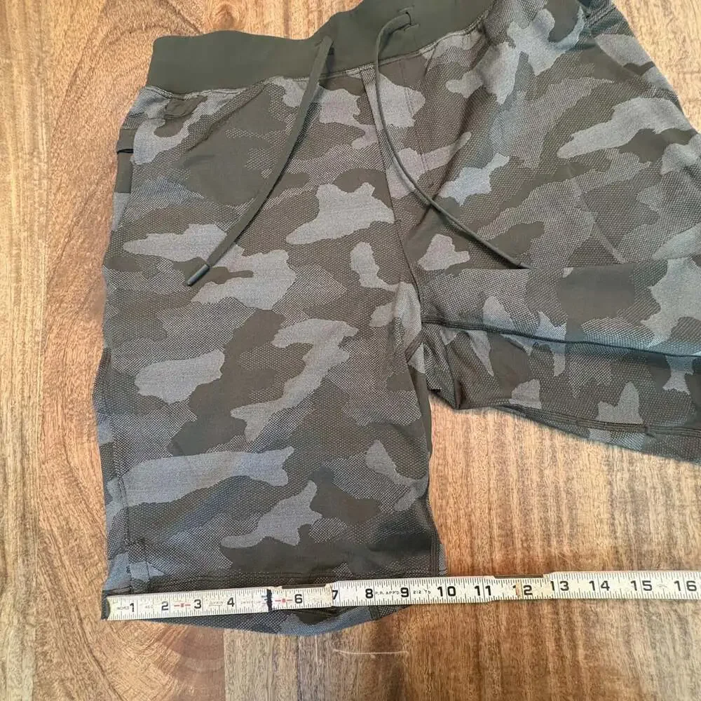 Lululemon Shorts Mens Medium Green Camo Lined 9 Inch Inseam Lined Drawstring